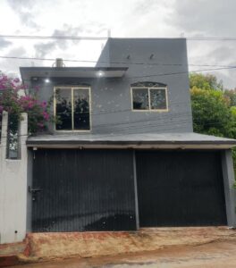 Balean vivienda y vehículos en colonia de Acayucan (1)