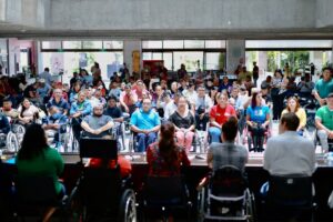 Atestigua Tanya Viveros la entrega de sillas de ruedas a personas con discapacidad (7)