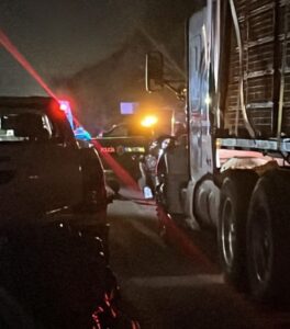 Tráiler arrolla y mata a pareja en motocicleta (2)