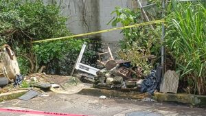 Unidad de reparto cae a arroyo; reportan un fallecido (6)