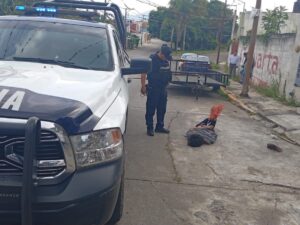 Vecinos capturan a presunto asaltante; lo entregan a autoridades (1)