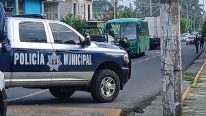 Atacan a balazos a mujer en autobús de pasajeros (3)