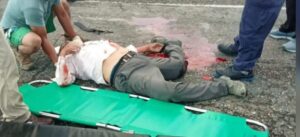 Atropella tráiler a motociclista y huye (2)