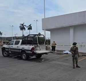 Localizan cuerpo en estacionamiento (1)