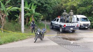 Hallan restos humanos en camino rural (2)